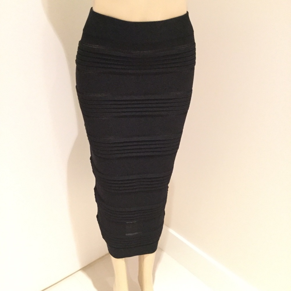 BURBERRY LONDON PLEATED & KNIT PENCIL SKIRT. - Picture 2 of 5